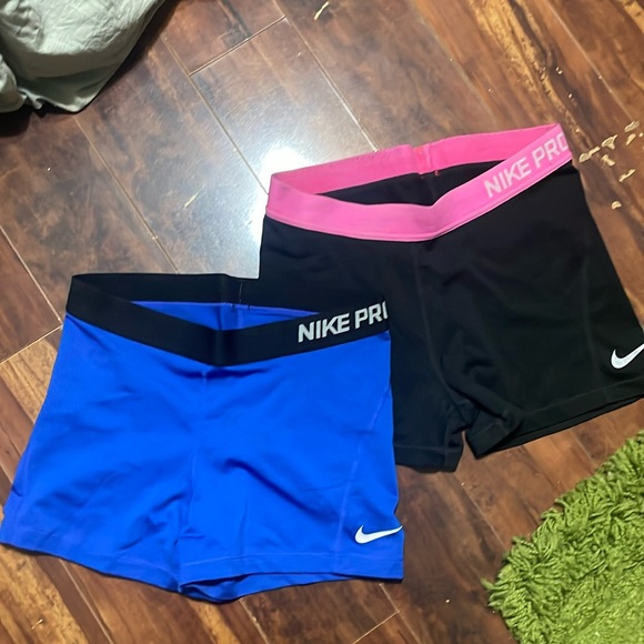 Nike pro shorts (2) - Picture 1 of 3